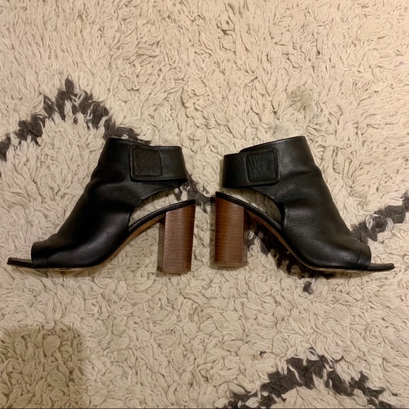 Vince Faye Peep Toe Booties, size 7 - Picture 4 of 7